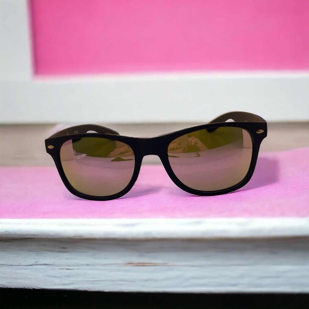 Light and Stylish Black Matte Sunhlasses with Pink/Purple Mirror Sunglasses